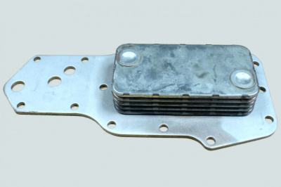 фото теплообменник (маслоохладитель) (4вт) 3904320/ 3918292/ 3921557 dvmark 3957543 